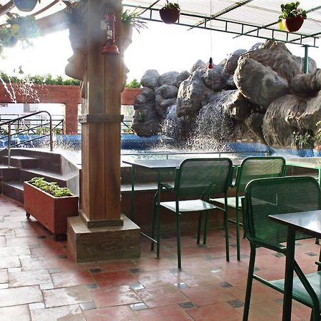 Parklane Hotel Mysore Bagian luar foto