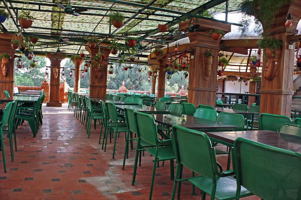 Parklane Hotel Mysore Bagian luar foto