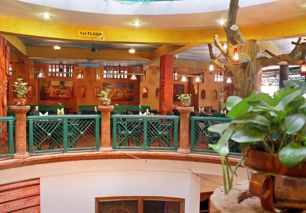Parklane Hotel Mysore Bagian luar foto