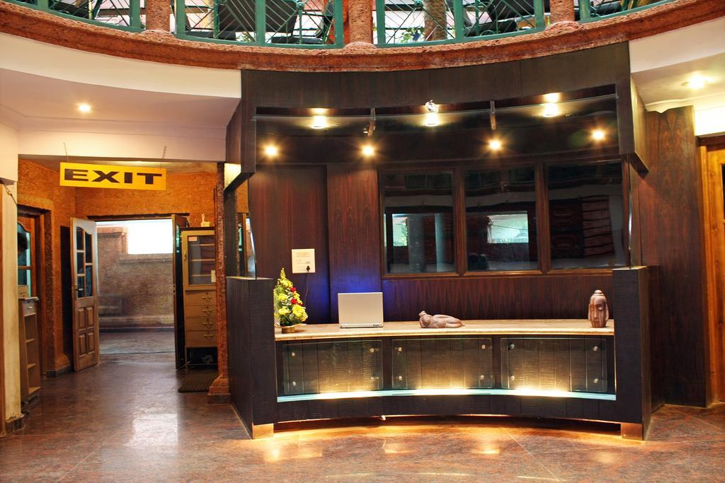 Parklane Hotel Mysore Bagian luar foto