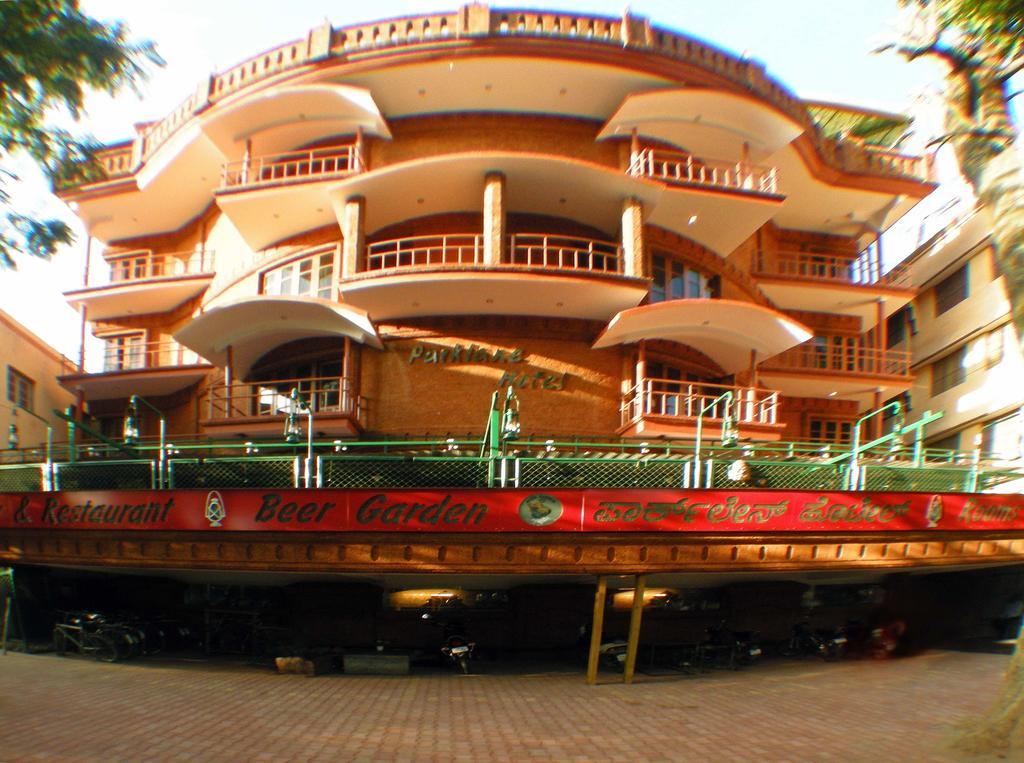 Parklane Hotel Mysore Bagian luar foto