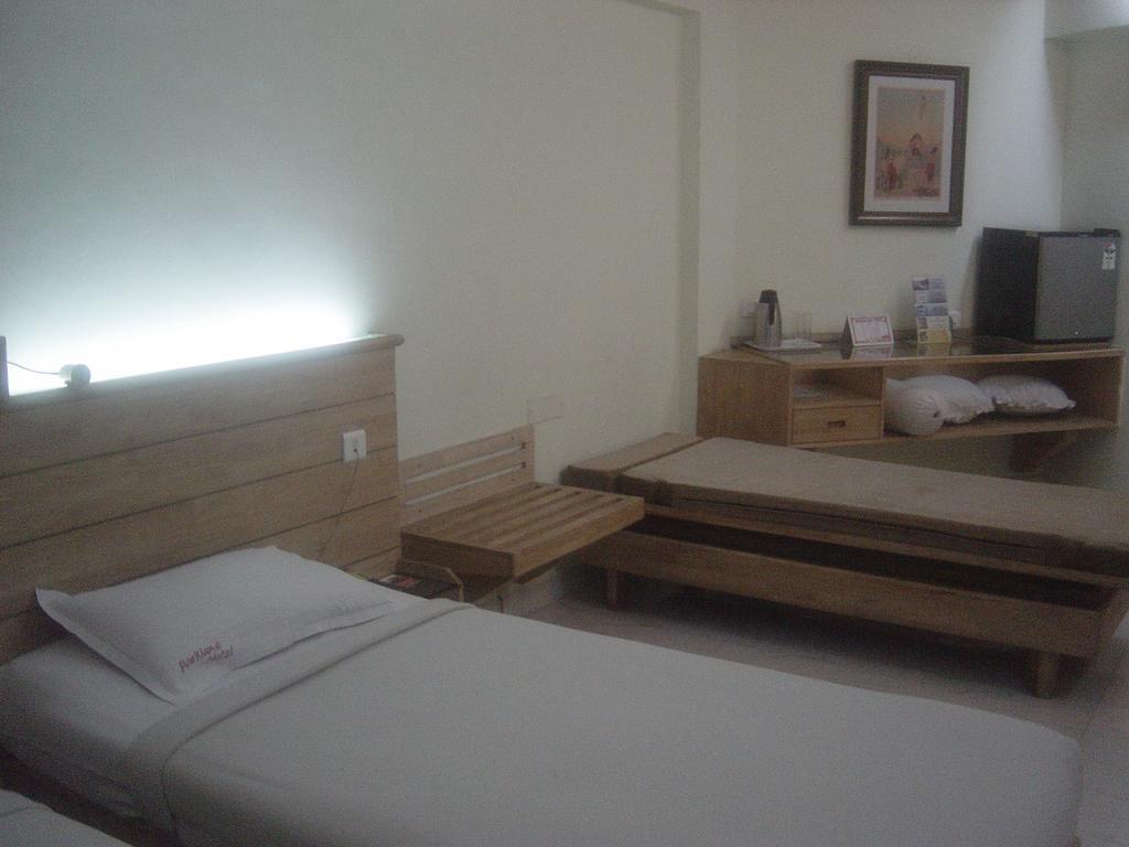 Parklane Hotel Mysore Bagian luar foto
