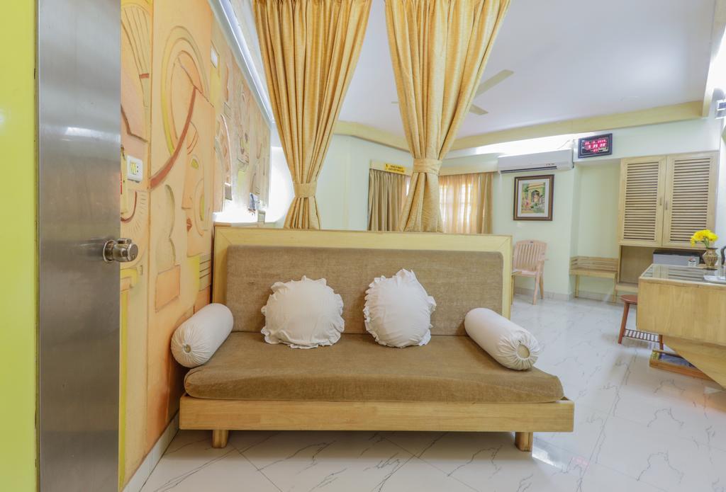 Parklane Hotel Mysore Bagian luar foto