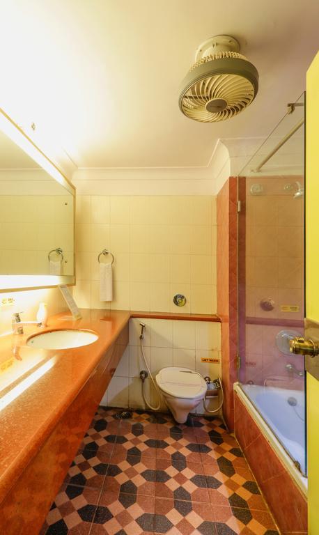 Parklane Hotel Mysore Bagian luar foto
